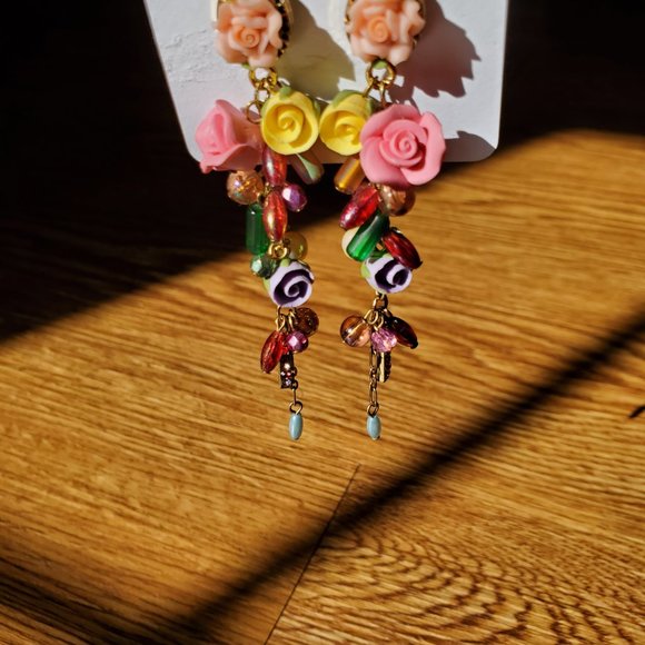 NWOT Flower earrings - Picture 6 of 8